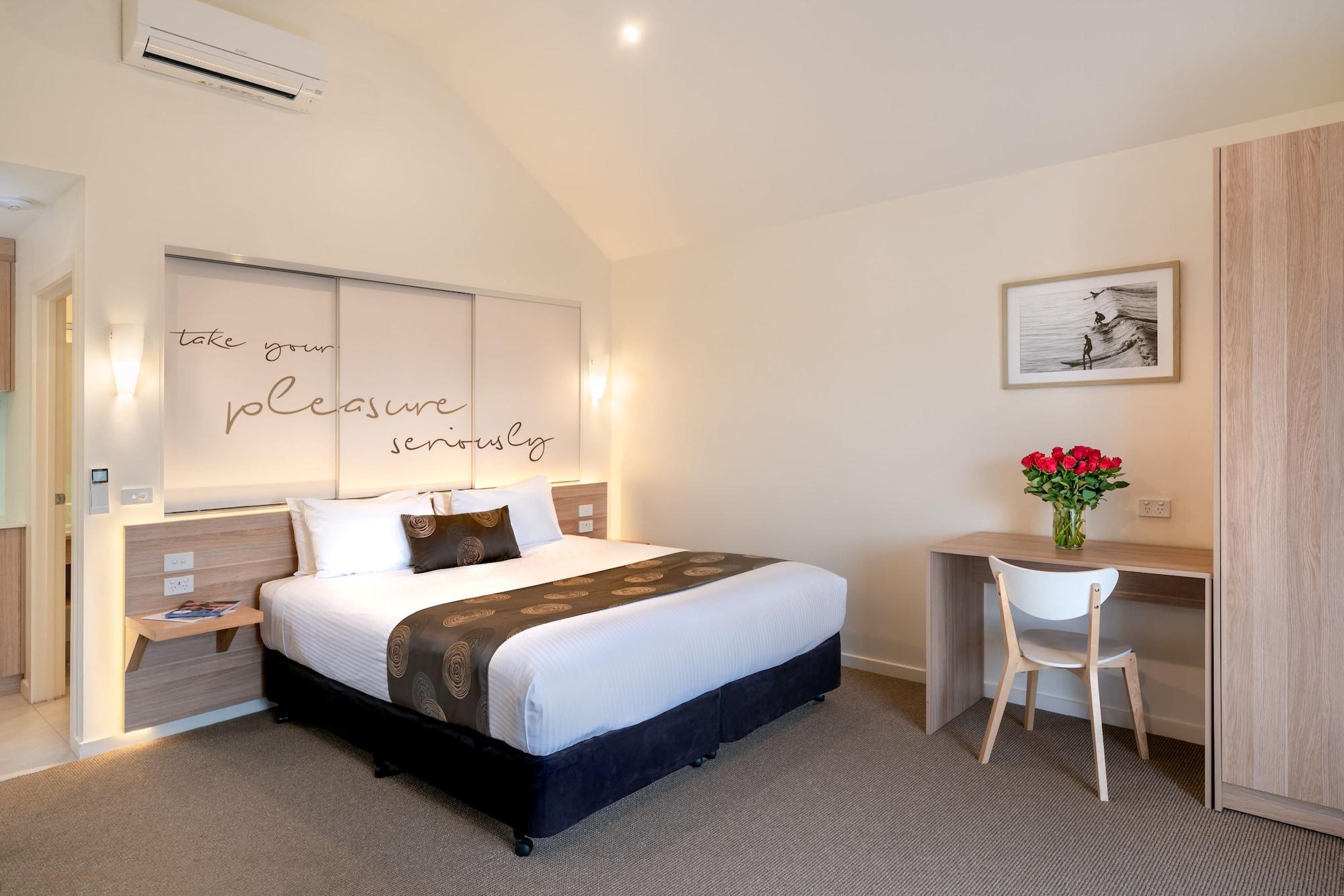 Boathouse And Motel 4*