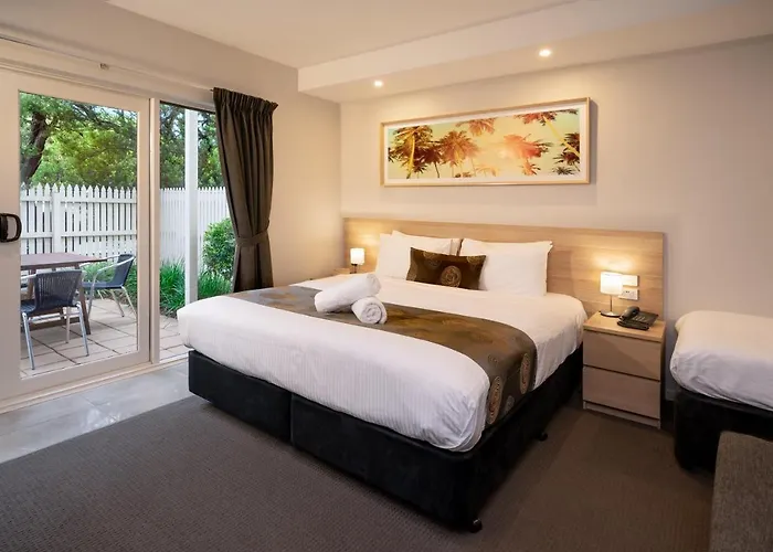 Boathouse Resort Studios And Suites