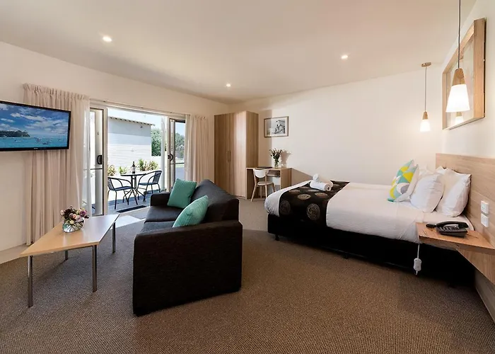 Boathouse Resort Studios And Suites
