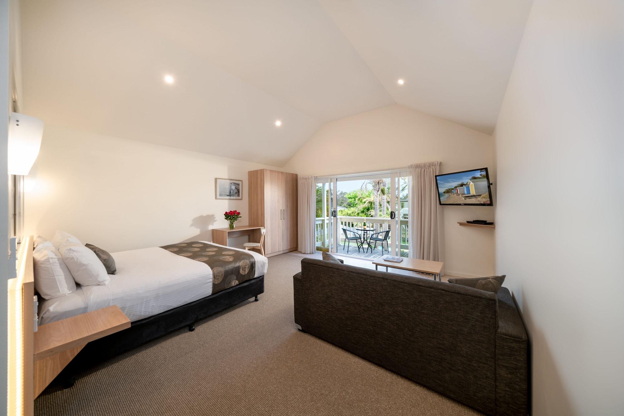 Motel Boathouse And
