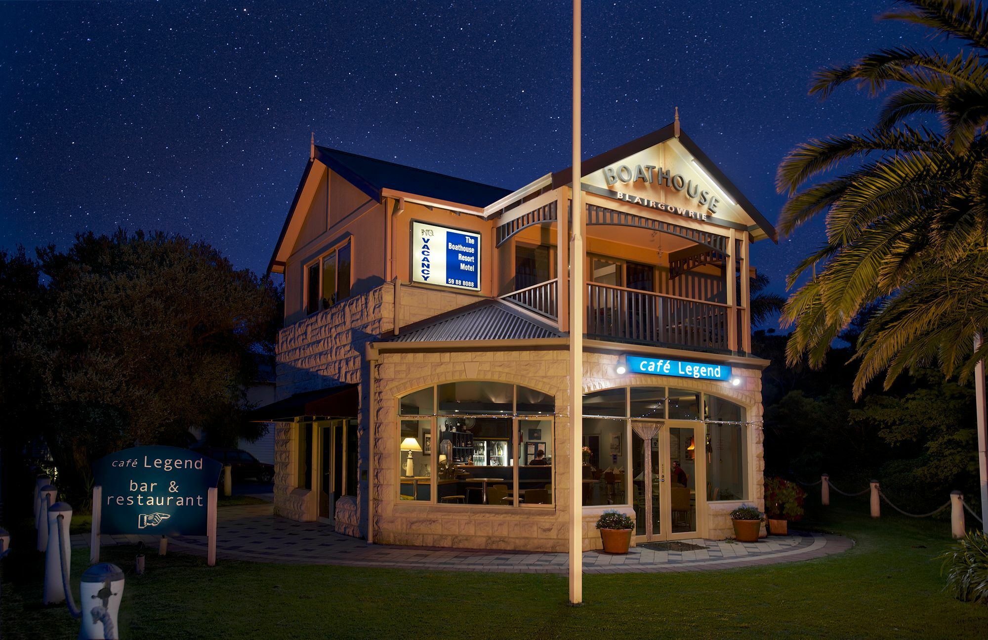Boathouse And Motel 4*